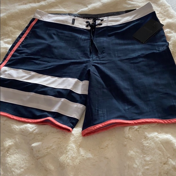 Men’s board shorts